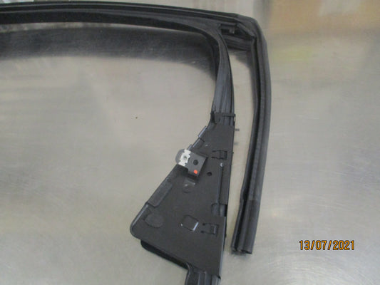 Holden J Astra Genuine Front Left Door Window Seal New Part