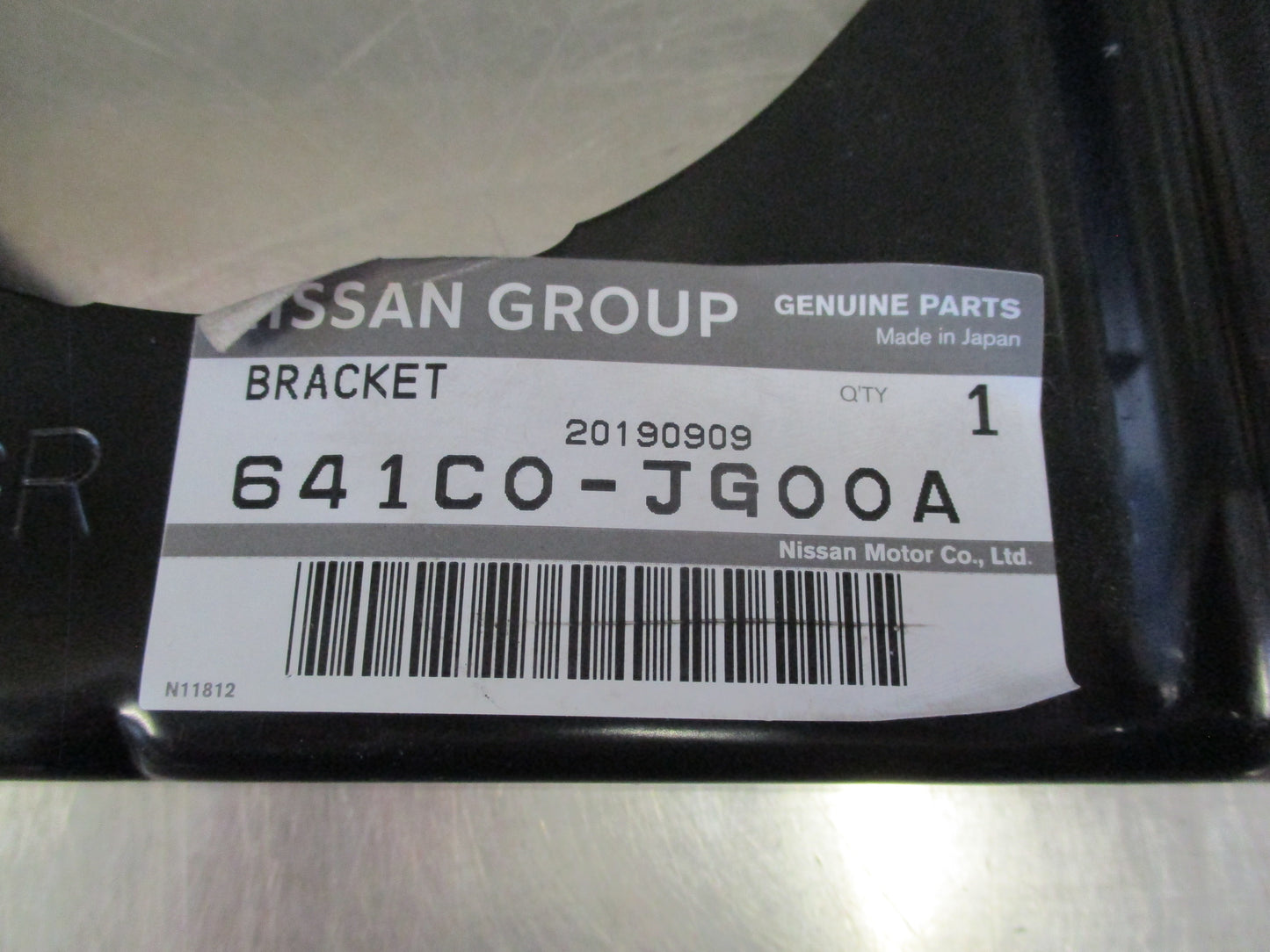Nissan X-Trail Genuine Bracket Front Right Fender New Part
