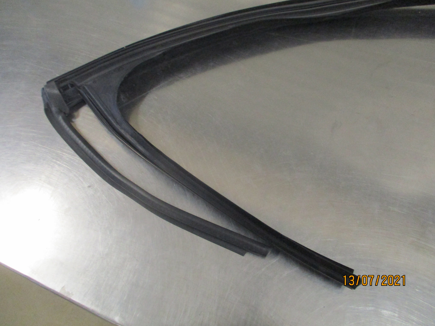 Holden J Astra Genuine Front Left Door Window Seal New Part
