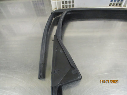 Holden J Astra Genuine Front Left Door Window Seal New Part
