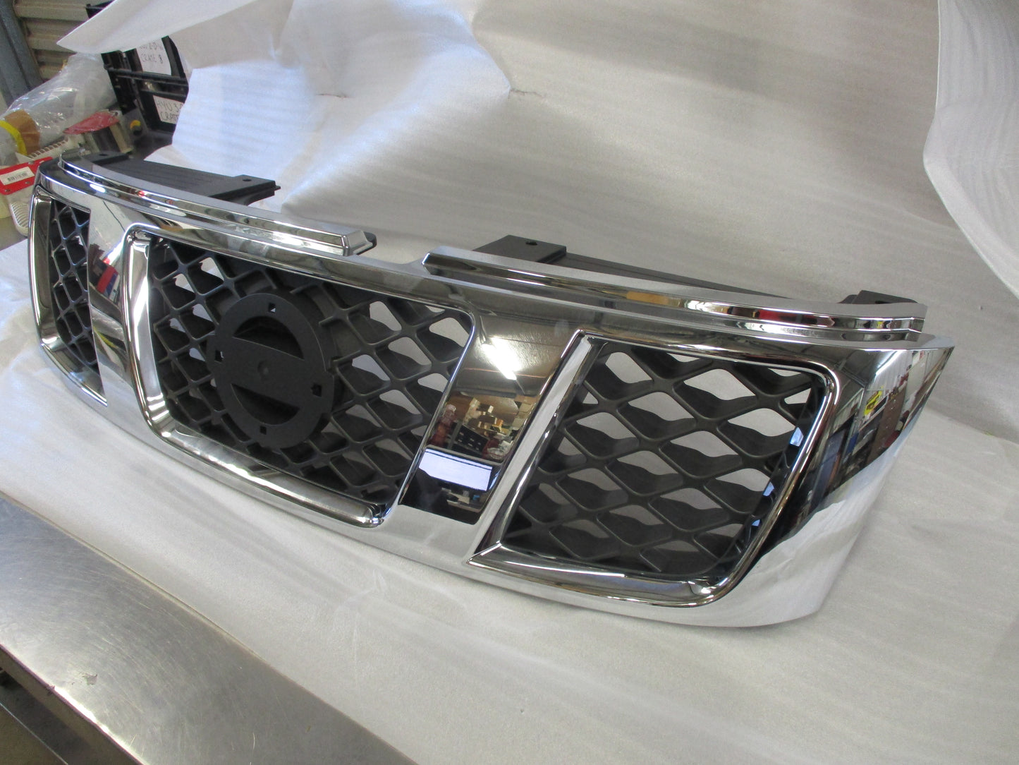 Nissan GU Patrol Series 3 Wagon Genuine Front Chrome Radiator Grille New Part