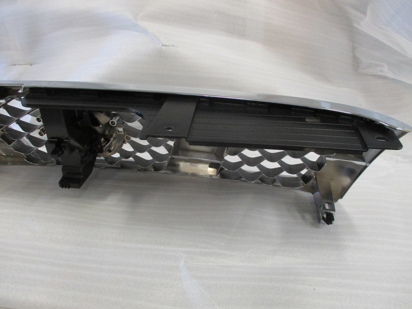 Nissan GU Patrol Series 3 Wagon Genuine Front Chrome Radiator Grille New Part