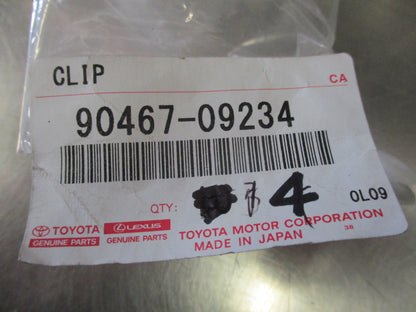 Toyota Rav4 Genuine Tail Lamp Assembly Clip New Part