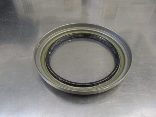 Toyota 200 Series Landcruiser Genuine Front Right Hand Axle Inner Hub Seal New Part