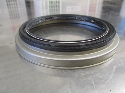 Toyota 200 Series Landcruiser Genuine Front Right Hand Axle Inner Hub Seal New Part