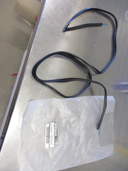 Nissan Patrol Y61 Genuine Front Left Or Right Black Flare Rubber New Part