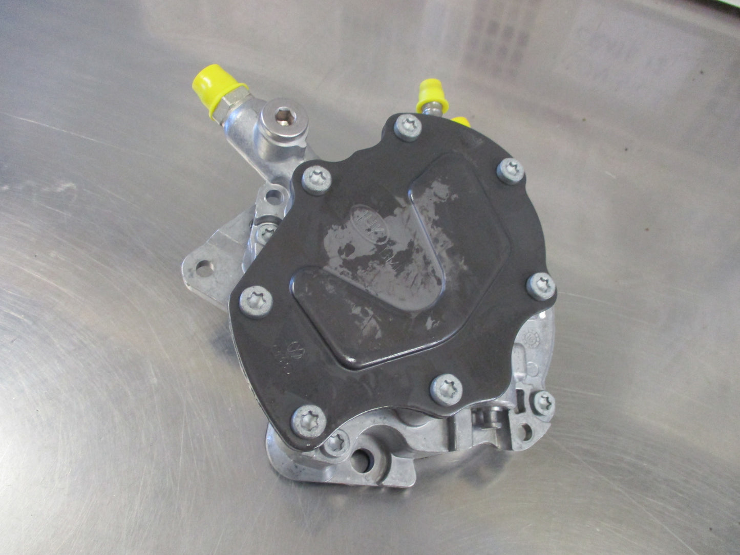 Volkswagen Transporter T5/Touareg Genuine Fuel and Vacuum Pump New Part
